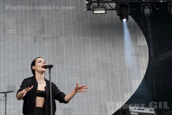 SAVAGES - 2017-07-02 - ARRAS - La Citadelle - Main Stage - Camille Berthomier